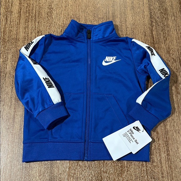 Nike Boys Track Suit 2pc NWT 18 months - Picture 2 of 8